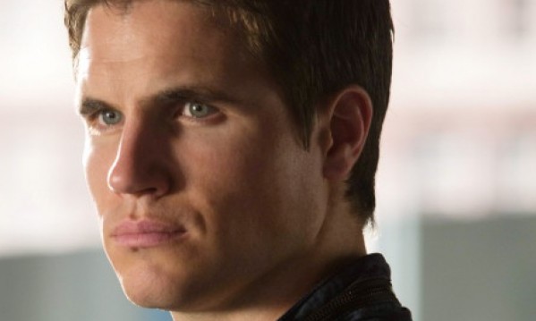 The Flash Casts Robbie Amell