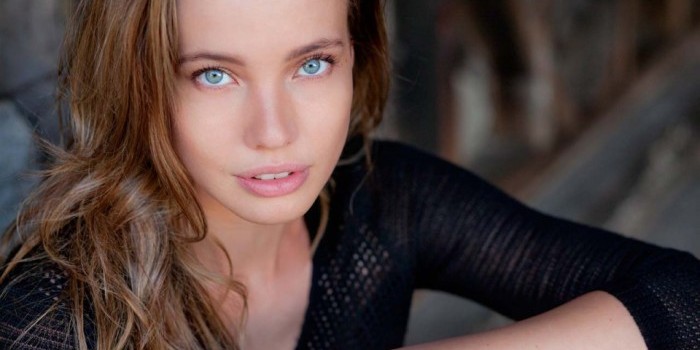 Mr Robot - Stephanie Corneliussen - Legends of Tomorrow